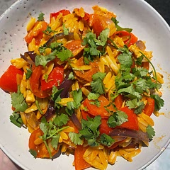 Soo fresh and tasty! 🍅🌿
I didnt blend to make the sauce, but added a tbsp of red pesto. Would defo make again, so easy!