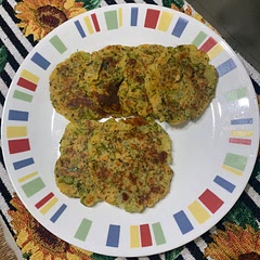 Muy buena receta. En vez de freírlas usé un poquito de ghee y las cociné unos minutos. Súper fácil de hacer, lo que más demora es la cocción del brócoli y las papas.