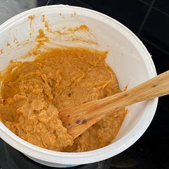 I used a drained can of cannellini beans and three cloves of garlic together with ev olive oil ,paprika, salt and pepper which I whizzed up in my food processor. It  tasted great and so easy. I’ll be making it again for sure