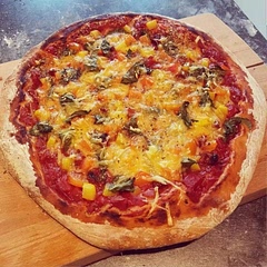 Hyper facile, pas hésiter à mettre beaucoup de farine sur les mains et la pâte pour la mettre en forme.