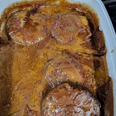 Used a brown gravy mix, added a little heavy whipping cream, Worcestershire sauce, and onion powder.
