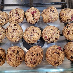 I used milk chocolate plus toasted cacao nibs, freeze dried cherries and a small amount of leftover granola..lovely! Will snack on this all week if it lasts that long!
