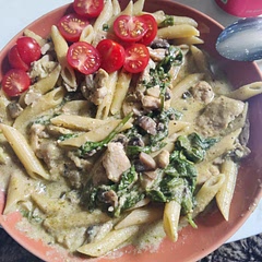 Also good if you add chopped mushrooms after the garlic.