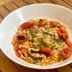 Very nice and simple risotto!
I did some adjustments though - instead of 250ml broth, 250ml passata I did around 600-700ml broth, and 150ml passata, since I didn't want it to be too tomato-y.
I was very satisfied with the result. =)
