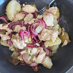 Guuuuurl. This is slamming! The quick pickled onions (never knew that was a thing!) was a great touch to the over all meal! The sauce was tangy and complementary to the damn thing! Loves it