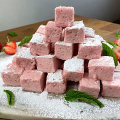 This dessert literally melts in your mouth🤤
Notes:
*The amount of sugar is very important, if you add less it won't whisk.
*Use fish gelatin for vegetarian and halal options.
