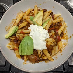 Added way more spices than the recipe states as it would have been a bit bland otherwise. Also didn't cook the pasta in the slow cooker, I cooked it separately and added it at the end with the cheese. The sauce freezes better without pasta in it ☺️