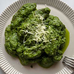 absolutely deeeelicious!! i love love pesto and so trying this version with spinach was a game changer for me. i definitely do see myself making this again, its super easy, and super delicious. 10/1000!!