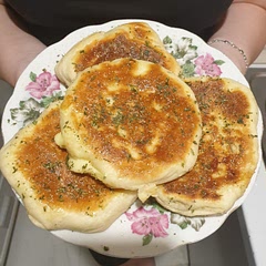 Its delicious i just add a mixture of olive oil, dry garlic granule and dry parsley on the top sooo tasty