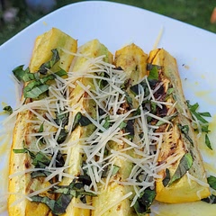 This was flat out AMAZING. A great option for this vegetarian on National Grilling Day (I mean the Fourth of July 😉). Added freshly grated parmesan on top.
