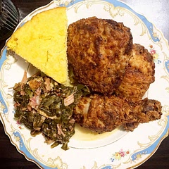 I made this for a southern fried chicken dinner with jalapeño corn bread and chocolate sheet cake, and these collard greens were the star of the show.