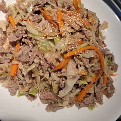 Suggest wait for the beef half cooked then add cabbage and carrot in. That way the beef won't be overcooked.
