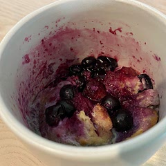 Taste was very bland. Wasn’t able to taste the French toast flavour. Just plain bread mixed with blueberries 😕