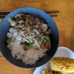 Great ideas: chow mein noodles, roasted sesame sauce, snow peas (I used sugar snap peas). Really a great version!