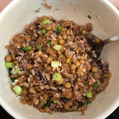 Okay, so mine doesn’t look amazing - blame it on supply shortages (I couldn’t get red lentils this week). But let me tell you, this dish was amazingly delicious! I am gonna enjoy this all week long!