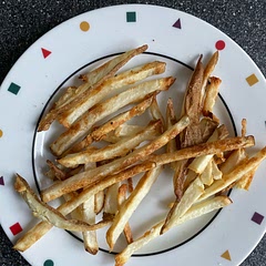 if you love fries, you'll love this recipe. this is the best air fryer fries recipe I've found, flavorful with perfect crunch but potato-y. I used avocado oil and only popped them in the freezer for 10 mins. would probably do well to make a big batch and freeze to throw in the air fryer whenever.