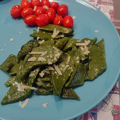 Just did it for lunch, whole cooking time was under 20 minutes. Amazing recipe!

Did it with sage and butter instead of the pesto sauce.