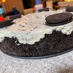 This cheesecake is super easy and very tasty!
