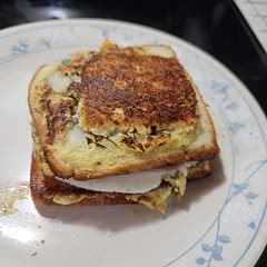 I actually forgot the lettuce and replaced the salami with normal ham, but I still think I did well! :D