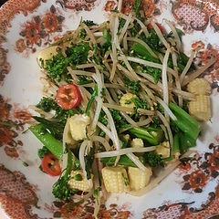 Minus kale, with coriander and bean sprouts, bit of soy sauce 👍