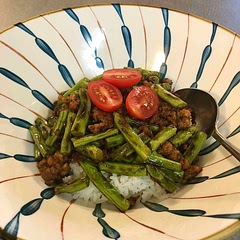 This is comfort in a bowl to me! Steamed rice with savoury pork and green beans spooned over top. The recipe can be scaled to one generous portion. No wok needed. I used my cast iron to get a good char on my beans.