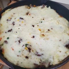 Could have made a  little bit more potatoes to have a good layer...