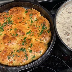 Biscuits and sausage gravy! They kinda formed one giant skillet biscuit, but I’m not mad about that. Still super yummy