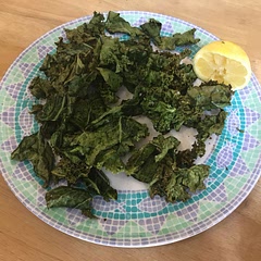 It’s pretty good. Then I sprinkled lemon juice on it, and that was a really great addition! Balanced out the salt nicely. Used 2 kinds of kale, a curly kale and a flat kale. The curly one, no surprises, crisped up faster. 3.5-4 minutes was enough fry time for me, they start getting dry and tasting a little burnt if you go longer. Took me 4 batches to fry all of it.