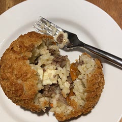 Absolutely delicious, made 10 good sized arancini, a little tricky to shape but very fun to make! It took me 3 hours, but they were definitely worth the wait!