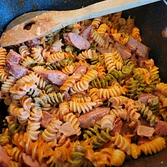 I used Kielbasa instead of Italian sausage and veggie rotini noodles instead of penne, but it turned out great 😋