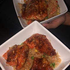 This was SO good!! Will definitely stay on my menu. I added paprika to season salmon and cooked the salmon in the air fryer bc it’s personally easier for me. Topped with fried rice 👌🏼