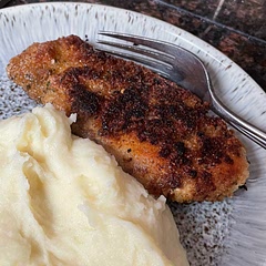 Nicely crunchy , quick and easy. I did additionally seasoned the chicken, eggs and the breading mix, otherwise it would’ve been pretty bland for my taste. 
Will make it again
