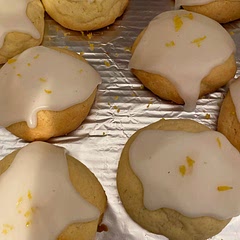 I added a Tablespoon of vanilla essence in with the egg and butter and they taste amazing!
