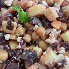 Went out of parsley so only got a tiny little bit. It’s such a refreshing and light salad, perfect for summer. The serving size is big too, this can easily feed 4 people as a size salad.