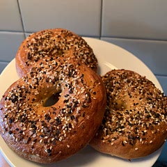After shaping, I chilled the bagels for 3hrs in the fridge and left them out at room temp from 1 hr after