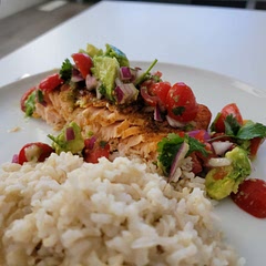 I baked for 15min and broiled for 3 to 5 mib after
Fresh salmon slice 0.65kg and it was delicious! 
Brown rice on the side, very simple clean and delicious.   Will definitely make it again! Tomatoes I used mini grape tomatoes and cut them into 6s 🥰