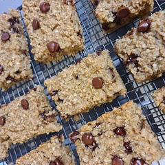 These are more of a 50/50 than a "yes!". They smell very apple-y and the texture is a bit like porridge, but I'm wondering if they'll improve once they're completely cooled and maybe even refrigerated. Not bad, but not mind-blowing either.