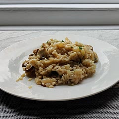 Absolutely loved it. Very easy, and only needs one pot. I only had chestnut mushrooms and no butter, but it still turned out really good!
