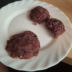 Please ignore the half eaten cookie xD
These are absolutely delicious. It's my 2nd time making them - I use blackcurrent jam instead of apple sauce because that's what I have and it's absolutely delicious. I also didn't add any chocolate chips this time as my brother ate them all. Imo they aren't necessary at all, though they do taste nicer with them.
They're very soft straight out of the oven, and that's how I prefer to eat them. They harden over time outside of it but I don't like the texture as much.