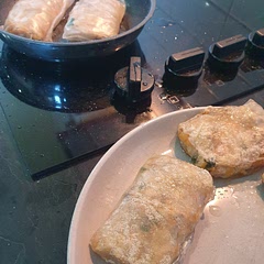 Definitely a tastey dish, I swapped the tofu for chicken (all I had at the time) and cabbage for spinach. Bit difficult to fry but all worth it