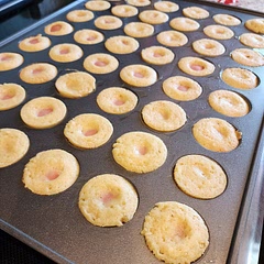 6 hot dogs and made 48 mini muffins
Use smaller cookie scoop and cut hot dogs into 8 pieces.