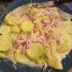 Oublié la dernière étape de cuisson, remplacé le jambon par des lardons et rajouté du gruyère... C'est tout de même un régal !