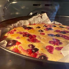 I tried it with different kinds of berries and it turned out delicious. In my opinion currants are a bit sour, so I would suggest blackberries and blueberries. Great recipe! Thank you!