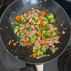 This was AMAZING. Loved the gochujang sauce in it, and the turkey no rice makes it healthy! I added broccoli as well.