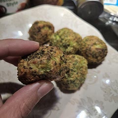 I didn't have the right cheese, a sharp cheddar or something a little stronger than cheddar pepper jack would have been better as mine were a little bland. 

I cooked mine in an air fryer which worked pretty well :)