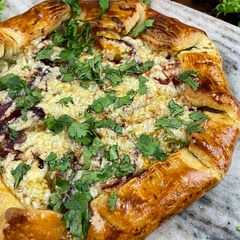 This was just perfect 🤤😂
Please note: 
You won't use a whole pack of pastry, so save the remaining for later( you can freeze it) or roll it out and make one more galette.
