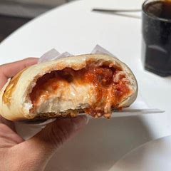 Fatta appena ho scoperto il tuo profilo. Ho voluto aggiungere anche del sugo per farla simile a un panzerotto! L'impasto è veramente ottimo 🙏🏻💕