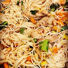 So quick and easy to make. I used crushed chilli instead of the sriracha sauce. Forgot the onion, but honestly doesn’t need it. Will be making this again