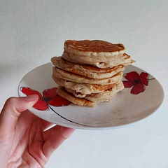 Really impressed with these pancakes, very fluffy and easy to make and ideal for my weekly meal prep as I can store them in the fridge or freezer.
Did only get six out of the recipe as opposed to ten and took a little practice to get the shapes and timings right (but that's pancakes for you!) Slightly less protein powder than I had hoped but overall, very delicious and would definitely make again.