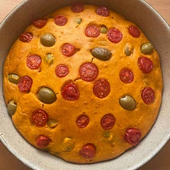 The recipe was amazing. The result is very tasty and great as an appetizerg. 
In my point of view it is better to add tomato’s inside the bread.